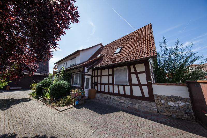 Zweifamilienhaus mit Scheune und großem Garten in Streufdorf!, 98646 Straufhain, Zweifamilienhaus