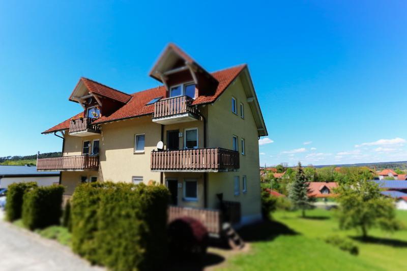 Preisgünstige Eigentumswohnung in herrlicher Lage, sonnig und ruhig, am Ortsrand von Hildburghausen!, 98646 Hildburghausen, Wohnung