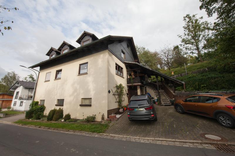 PREIS GESENKT! Großes Zweifamilienhaus mit viel Platz, in einem ruhigen Ortsteil von Bad Rodach!, 96476 Bad Rodach, Zweifamilienhaus