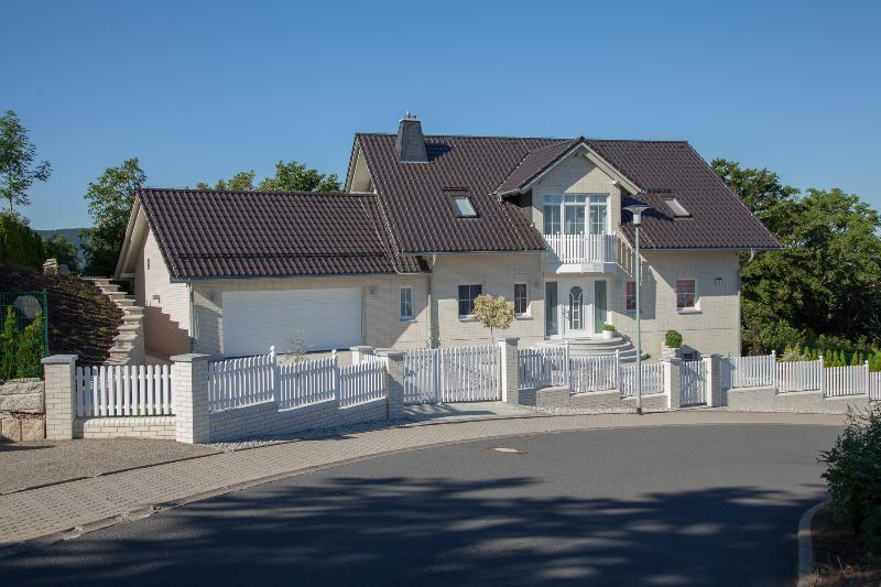 Exklusives Wohnhaus in bester Wohnlage! Absoluter Top-Zustand! Seltene Gelegenheit!, 98527 Suhl, Einfamilienhaus