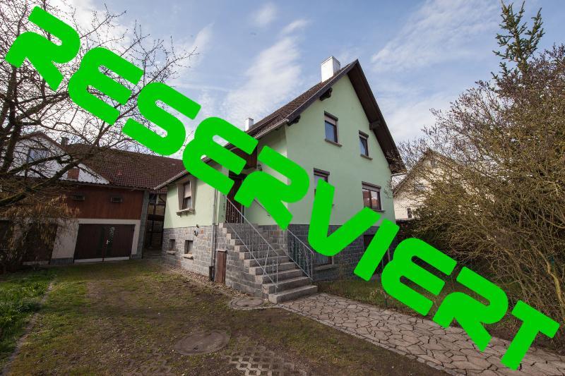 NEUER PREIS! Solides Einfamilienhaus mit Nebengebäude in ruhiger Wohnlage!, 98646 Straufhain, Einfamilienhaus