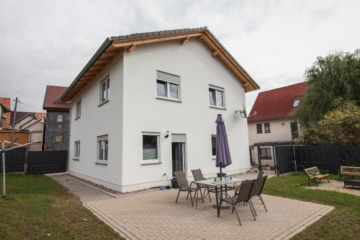 Ideal für eine Familie! Neuwertiges Einfamilienhaus, zwischen Hildburghausen und Bad Rodach!, 98646 Straufhain, Einfamilienhaus